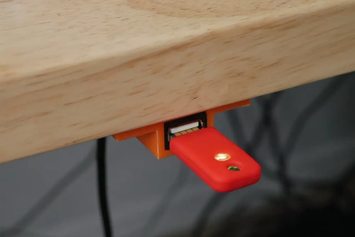 Suporte USB A para mesa - 2